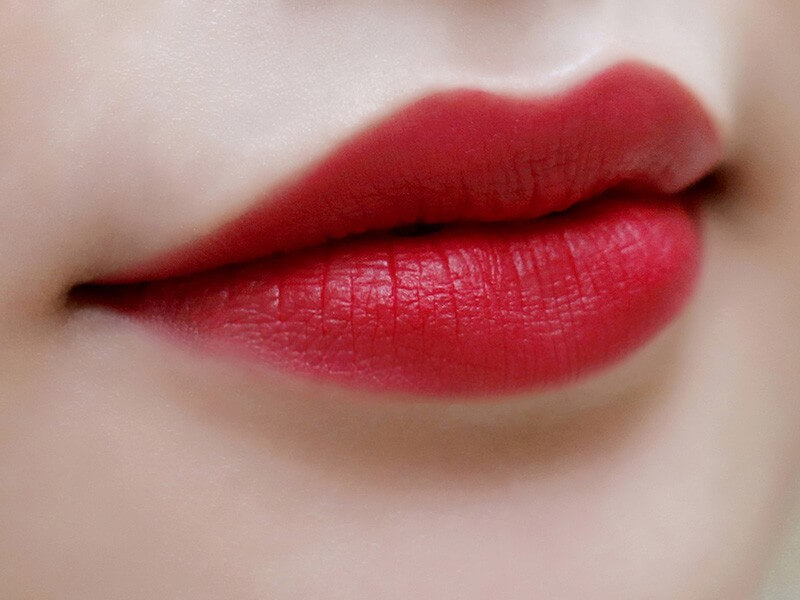 Phun môi màu nào hot nhất hiện nay? 2 phun moi mau do tuoi