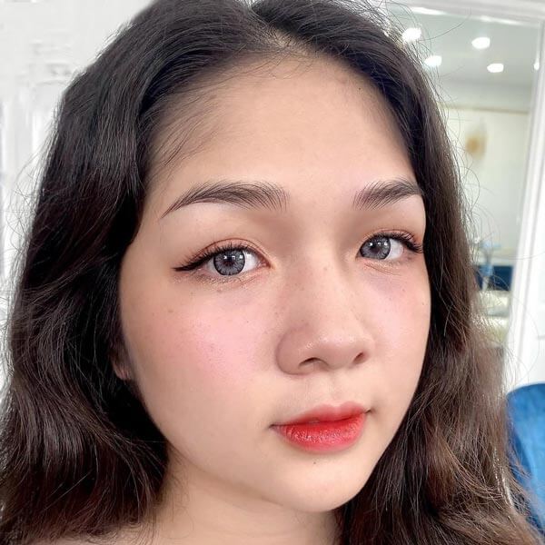 Khoá học Điêu khắc HairStrokes 31 Kiều OanhKhách hàng Điêu khắc chân mày