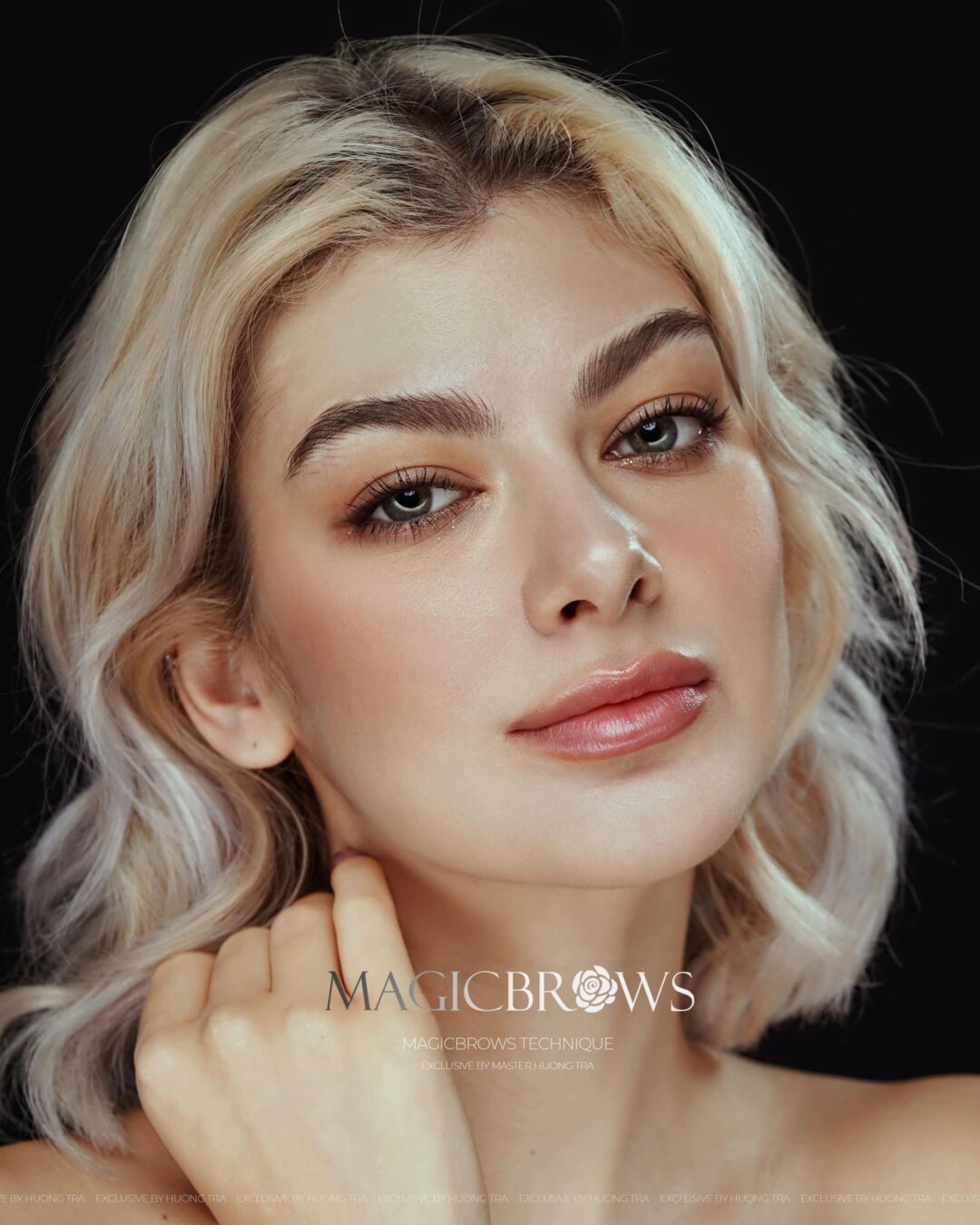 Top các mẫu điêu khắc chân mày Hairstroke được nhiều khách hàng lựa chọn 2021 từ Hương Trà Beauty 2 Điêu khắc chân mày Hairstroke dáng châu Âu cho nữ