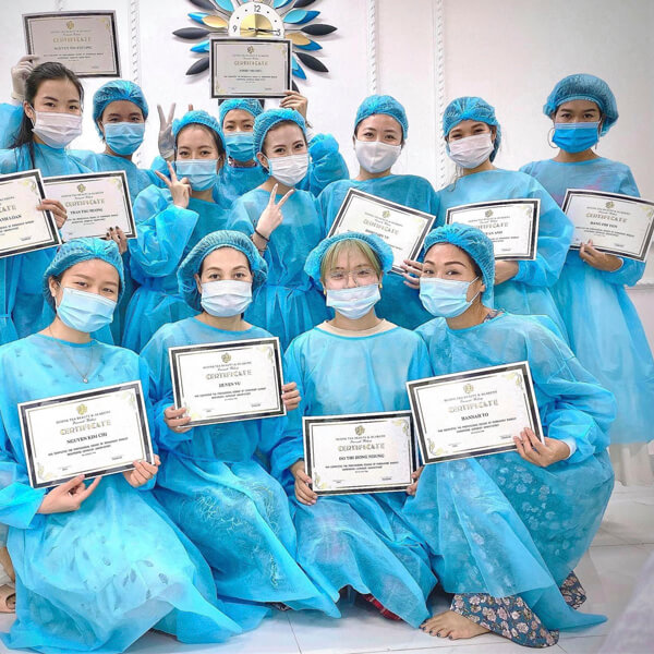 Tâm sự nghề phun xăm: Có nên học phun xăm thẩm mỹ không? 4 Học phun xăm tại trung tâm Hương Trà Beauty & Academy