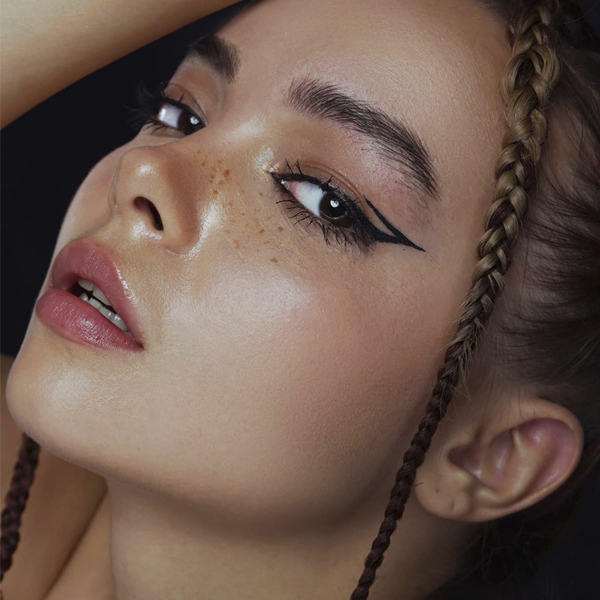 Top 4 mẫu điêu khắc chân mày Hairstroke dáng châu Âu đẹp dành cho nữ 3 top mau dieu khac chan may hairstroke dep cho nu 02