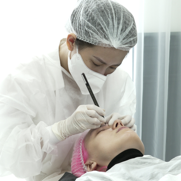 Các bước học phun xăm thẩm mỹ 2022 4 Học phun xăm thẩm mỹ tại trung tâm Hương Trà Beauty & Academy tphcm