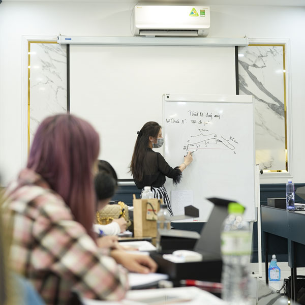 Dịch vụ điêu khắc chân mày và khóa học điêu khắc chân mày giá bao nhiêu? 6 dich vu dieu khac chan may va khoa hoc dieu khac chan may gia bao nhieu 02